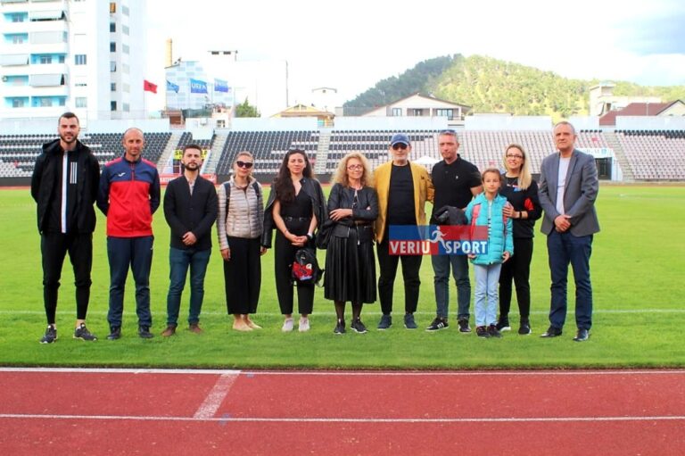 Foto Lajm-FSHA përkujton dhe nderon, figurat e shquara të atletikes shqiptare, Vildan Tufi, Gëzim  Mema dhe Arben Papuli!