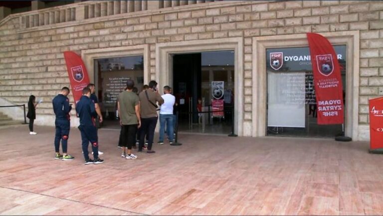 Kombëtarja-Prag ndeshja me Poloninë, interesim i madh i tifozëve, shiten të gjitha biletat e vëna në dispozicion