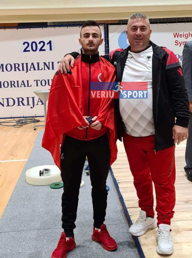 (Video) Talenti shkodran, Saimir Lagja, fitues i medaljes së artë në Turneun Ndërkombëtar të Bosnje-Hercegovinës