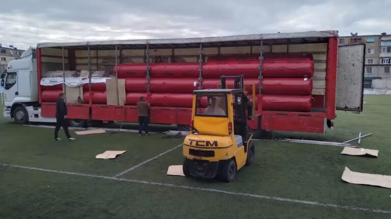 Stadiumi “Reshit Rusi” me tapet të ri sintetik. FSHF investon nga fondi i solidaritetit, priten edhe fusha të tjera stervitore me bar natyral