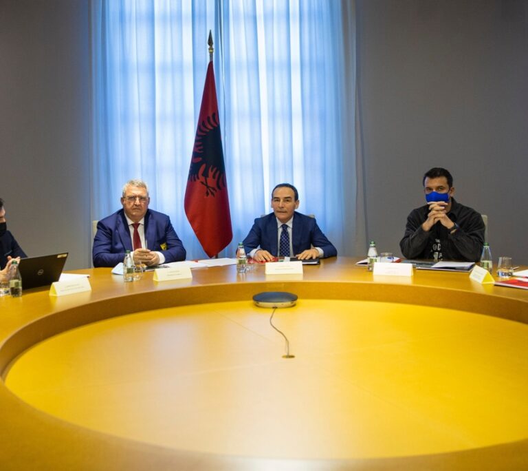 Presidenti Duka me një delegacion të UEFA-s priten në Kryeministri për finalen e UECL