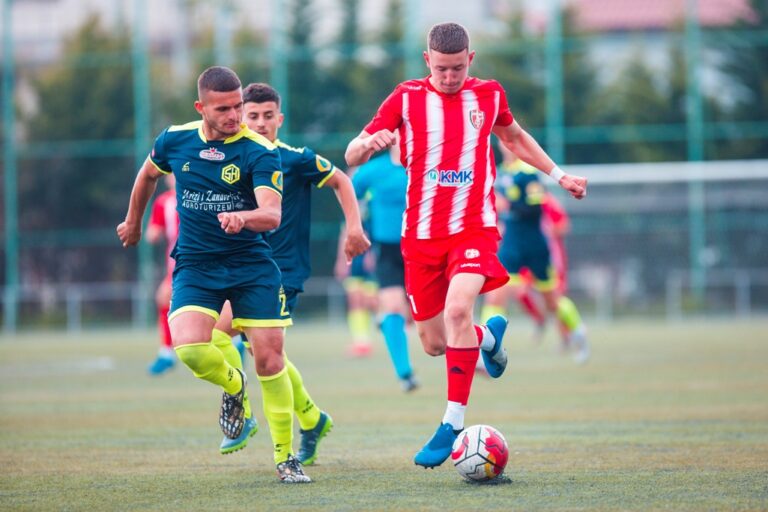 Futboll Moshat U-17/ Vllaznia-Apolonia dhe Futbooll Republic-Durrësi 04, dy çiftet gjysëmfinaliste të Kupës së Shqipërisë