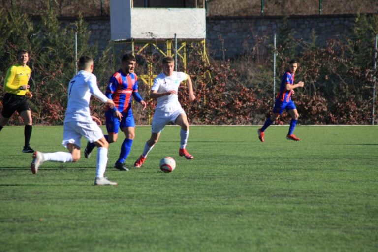 Kupa-Moshat/ Vllaznia-Durrësi 04 për U-17 dhe Partizani-Internacional për U-19, në finale