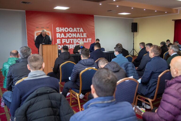 (Video) Mikel Furxhi, rikonfirmohet në drejtimin e Asamblesë së Shoqatës Rajonale të Futbollit Durrës