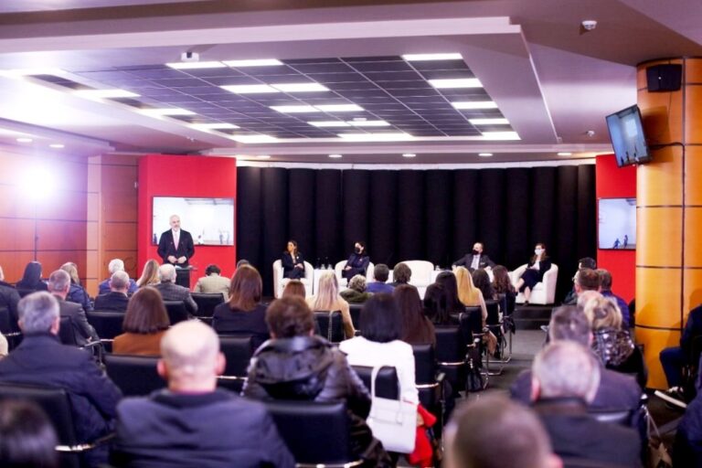 Programi i ri për sportin në shkolla, qeveria prezanton projektin e ekipeve sportive në tre nivelet e sistemit arsimor
