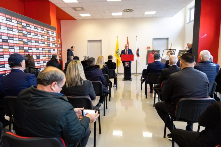 Përjetësohet Arben Laze. Zona Mix e stadiumit “Elbasan Arena” merr emrin e ish presidentit të Elbasanit