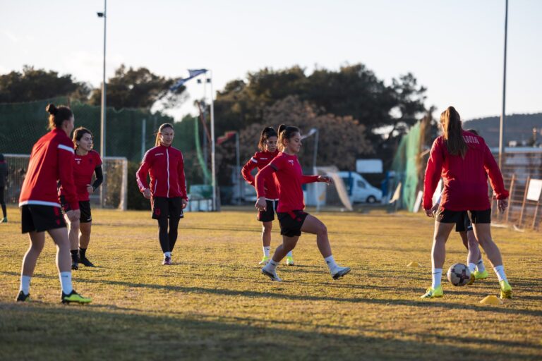 (Video)Futboll Femra-Kombëtarja e femrave nis grumbullimin, trajneri Grima flet nga Ulqini