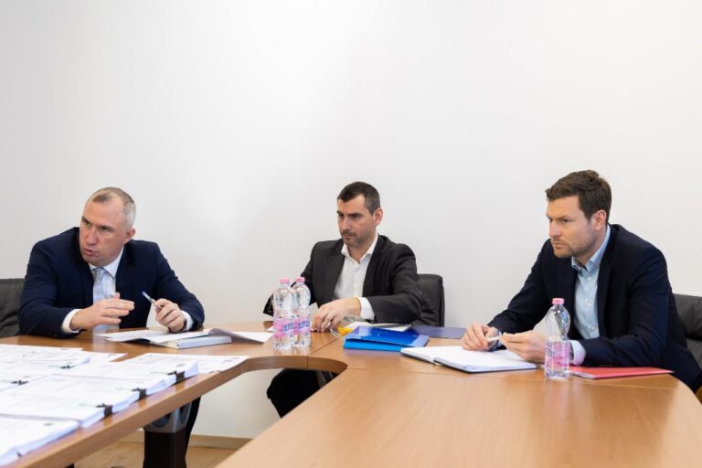 (Video)Misioni i UEFA-s: Po vlerësojmë ndikimin e papërshtatshëm nga palë të treta në procesin zgjedhor të FSHF!