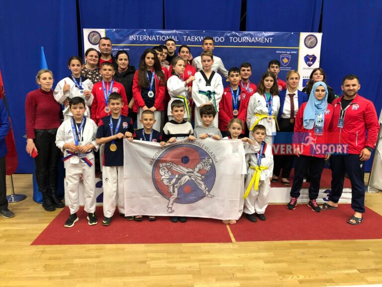 Taekwondo-Vllaznia shkëlqen në “3-rd Kosova Open”. 11 medalje të arta nga kuqeblutë, dhe Anselma Xhaji shpallet sportistja më e mirë e aktivitetit