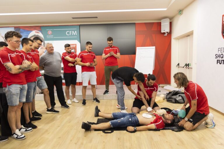 (Video) Fizioterapistët e futbollit në trajnim, Begolli: Interes i lartë, vitin që vjen do të organizojmë një konferencë ndërkombëtare!