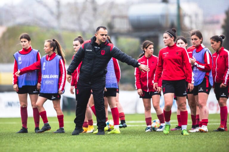 Futboll Femra-Prag Europiani U-19. Trajneri Kreshnik Krepi shpall listën e grumbullimit. 4 shkodranet Synaj, Kodra, Borci, Tanushi pjesë e saj