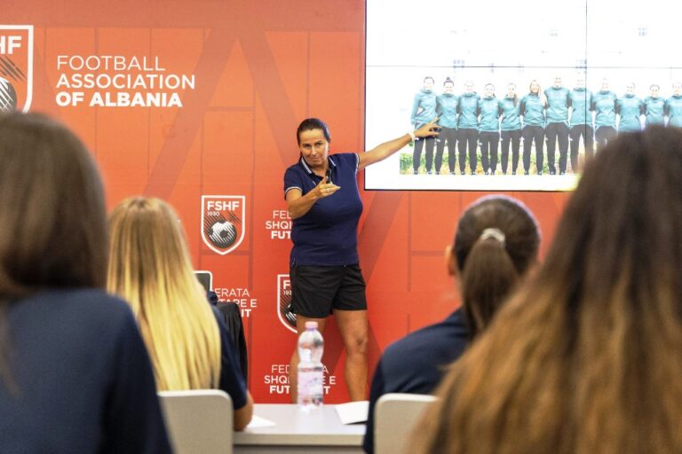 (Video) Arbitret femra, seminar me zyrtaren e FIFA-s & UEFA-s, për rritjen e nivelit të arbitrimit