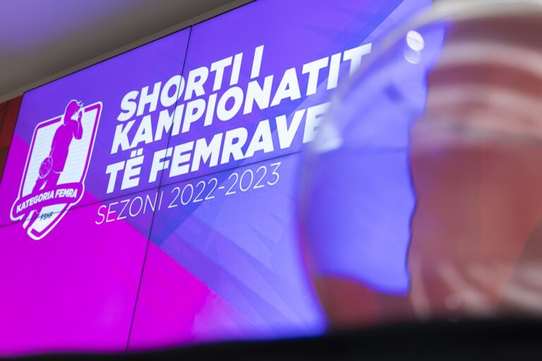 (Video) Futboll Femra-Hidhet shorti i Kampionatit Kombëtar të Futbollit të Femrave, edicioni 2022-23. Vllaznia kampione pret Laçin debutues në javën e parë