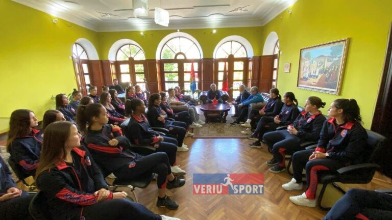 (Video) K/Bashkiaku shkodran Bardh Spahia, pret Vllazninë e futbollit të femrave, kampione kombëtare dhe mes 16-të më të mirave të Europës