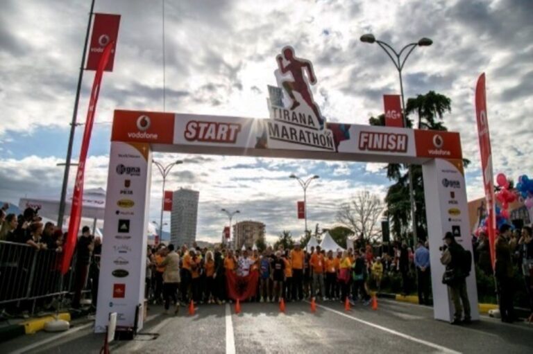 Maratona e Tiranës, 2500 vrapues nga e gjithë bota në garë. Luiza Gega, rekord kombëtar në gjysmë maratonë. Njijuhi me fituesit