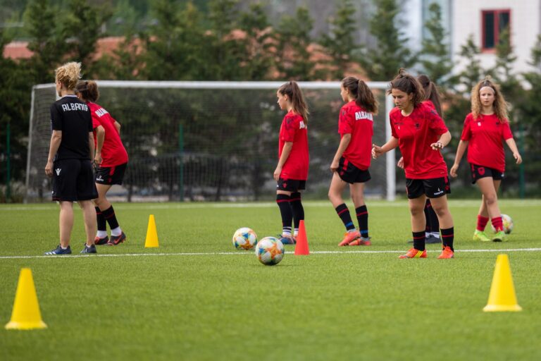 Futboll Femra- Prag Turneu “UEFA Development U-15”, trajneri i kombëtares Kreshnik Krepi zbardh listen e grumbullimit
