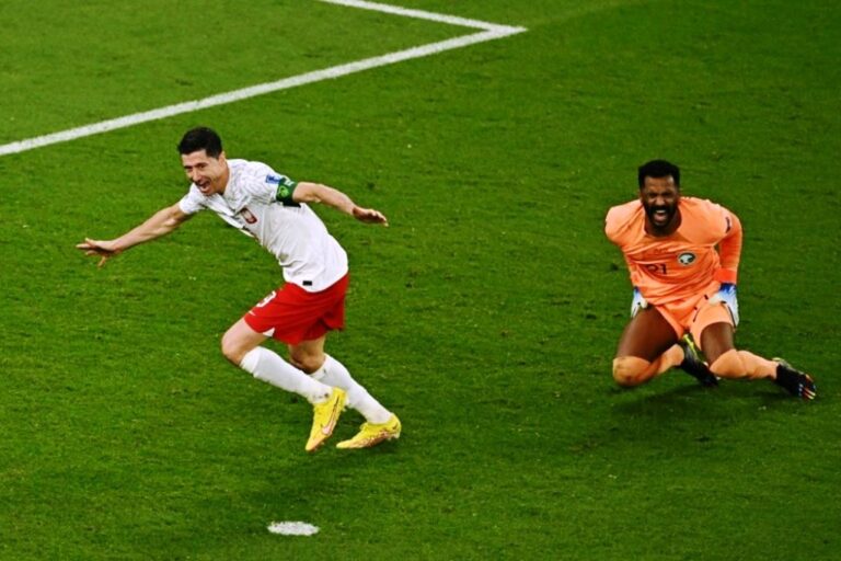Dopietë e Robert Levandoskit, Polonia mund Arabinë Saudite,  kualifikimi në grup më pranë