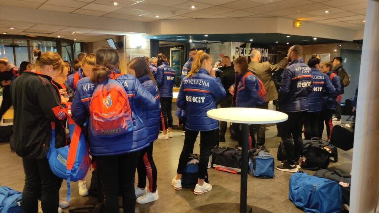 (Video) Vllaznia e futbollit femra, mbërrin në Paris. Të mërkurën, ora 18.45, PSG-Vllaznia, Champions League