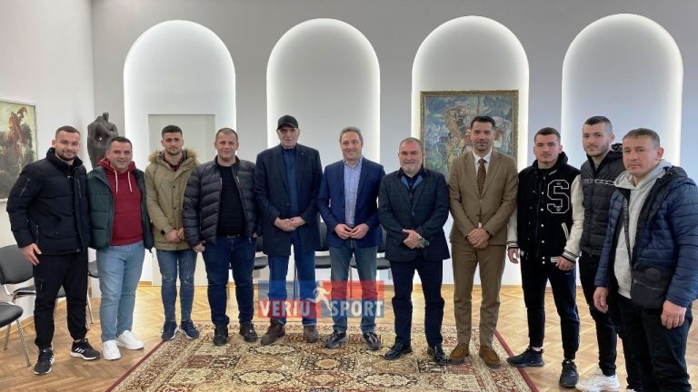 (Video)Kryebashkiaku shkodran, Bardh Spahia, në mbështetje të sportit të boksit. Premton organizimin e Kampionatit Ballkanik të Boksit në Shkodër!