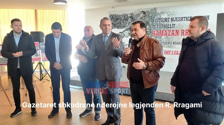 (Video) Ceremoni-Një vit pa Ramazan Rragamin! Gazetarët shkodranë, flasin me respekt për legjendën e futbollit shqiptar!