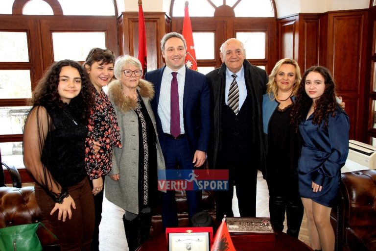 (Video) 80 vjetori i lindjes  së doktor Zyhdi Çobës.  Bashkia Shkodër dhe FSHF, e nderojnë me Tituj dhe dekorata!