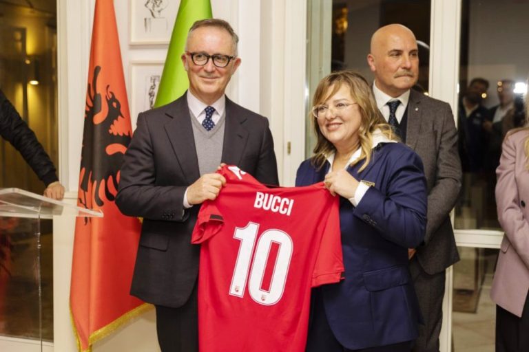 Anila Basha: Futbolli na bashkon dhe na sjell emocione të forta. Shqipëri U16–Itali U-16, miqësore jashtë fushe. Anëtarja e KE