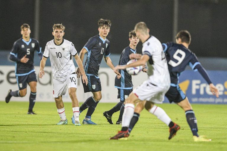 Miqësoret me Poloninë dhe Azerbajxhanin, ka ndryshime edhe në listën finale të Shqipërisë U-21. Me skuadrën, edhe shkodranët, Smajli-Alivoda(Vllaznia) dhe Preka(Partizani)