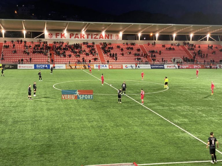 Vllaznia humb çerekfinalen e dytë 1-0, por kualifikohet në gjysmëfinale. Portjeri Kristi Qarri, vendimtar në ruajtjen e portës kuqeblu