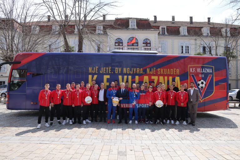 Fituan “Tornei Giovanili Sicilia”, kryebashkiaku Bardh Spahia, pret futbollistët e ekipit të Akademisë Vllaznia U17