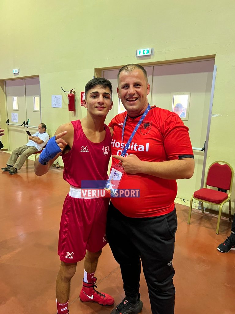 Boks-Vllaznia afron kampionin e Anglisë, Adam Maca. Talenti shqiptar do të përfaqësojë Shqipërinë në Kampionatin Europian të Rumanisë