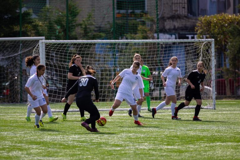 Futboll Femra U16-Luhen ndeshjet e javës së shtatë. Vllaznia dhe Apolonia fitojnë në transfertë dhe kryesojnë grupin A dhe B
