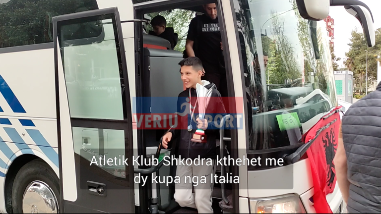(Video) Ekipet e Atletik Klub Shkodra kthehen nga Italia me dy kupa në Turneun Ndërkombëtar të Roveretos