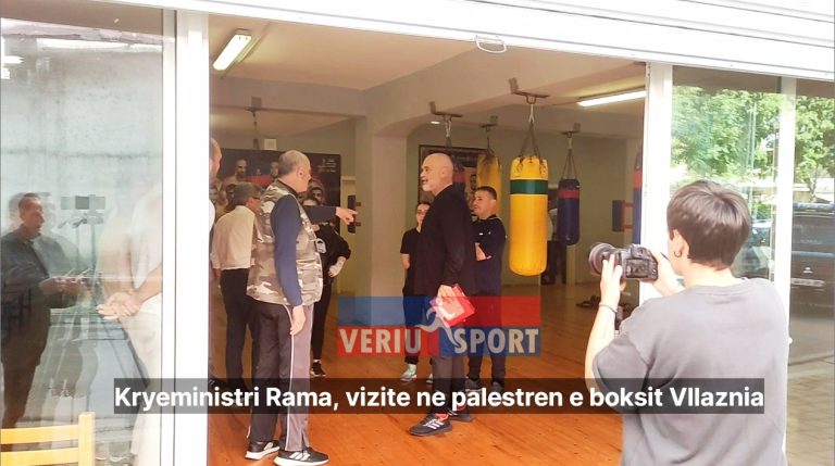 (Video) Kryeministri Edi Rama, vizitë në palestrën e boksit Vllaznia. Përgëzon kryetrajnerin Gjoni për sukseset e arritura në vite!