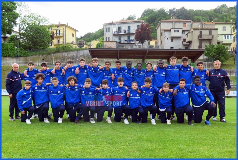 (Video) Itali-Trajneri shkodran Ylber Dibra, shpallet kampion me ekipin Nuova Altofoglia U-15 në kampionatin e Regjione Marche. Dibra, meriton edhe trofeun e trajnerit më të mirë të Rajonit