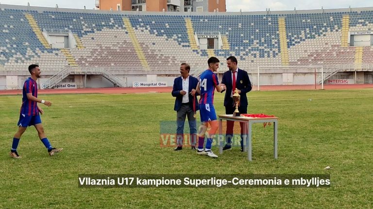 (Ceremoni) Vllaznia U-17 kampione e Shqipërisë në Superligën e moshave. FSHF bën dorëzimin e medaljeve dhe trofeut. Njihuni me emrat e protagonistëve në kampin kuqeblu