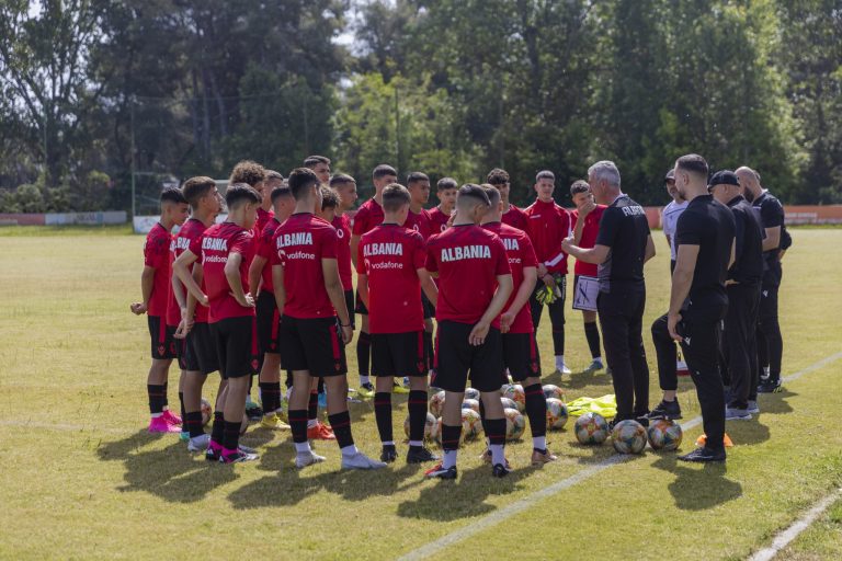 Kombëtarja U-15 mbërrin në Bosnje-Hercegovinë, ndryshime në listë dhe në kalendarin e turneut