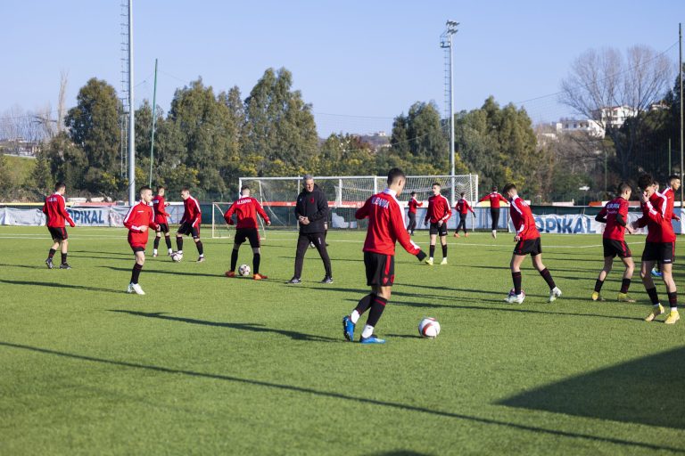 Dy miqësoret me Maqedoninë e Veriut/ Kombëtarja shqiptare U-15 nis grumbullimin, trajneri Dama fton 21 lojtarë