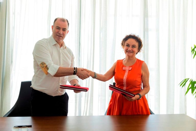 (Video) FSHF, marrëveshje bashkëpunimi me Universitetin “Marin Barleti”. Projekte të përbashkëta për zhvillimin e futbollit shqiptar