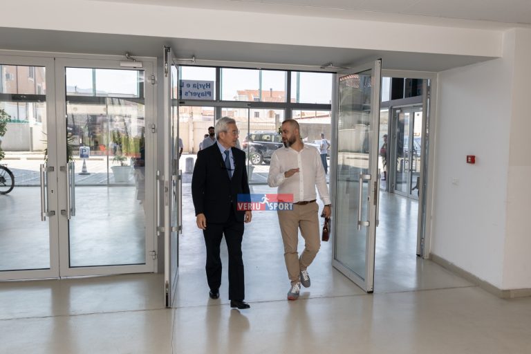 Ambasadori i Japonisë në Shqipëri, Mitsuyuki Takada, vizitë në stadiumin “Loro Boriçi”. Presidenti kuqeblu, Alban Xhaferi konfirmon mbështetjen dhe bashkëpunimin me klubet japoneze