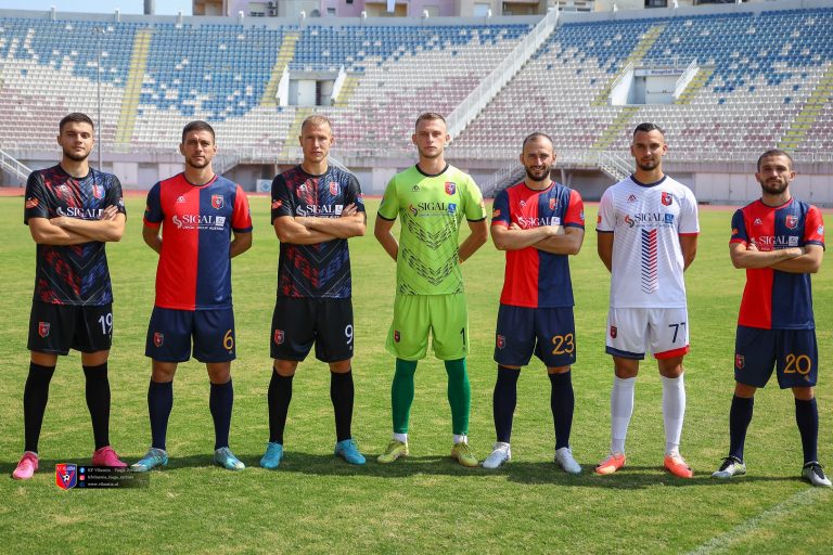 Vllaznia me uniforma të reja. Klubi kuqeblu prezanton zyrtarisht fanelat me logon e Sigal
