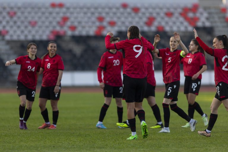 Liga e Kombeve për vajza/ Trajneri Grima grumbullon 21 futbolliste, Shqipëria sfidon Hungarinë & Irlandën e Veriut