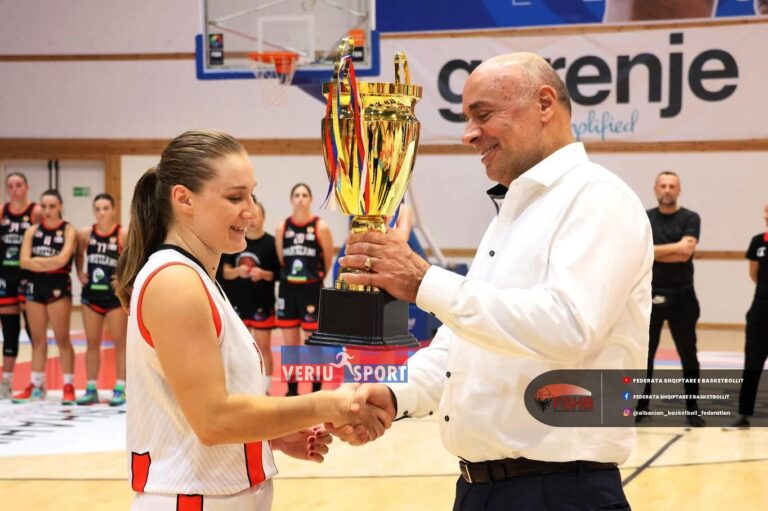 Basketboll Femra-Flamurtari fiton Kupën e Federatës së basketbollit, mund në finale Partizanin, 72-70
