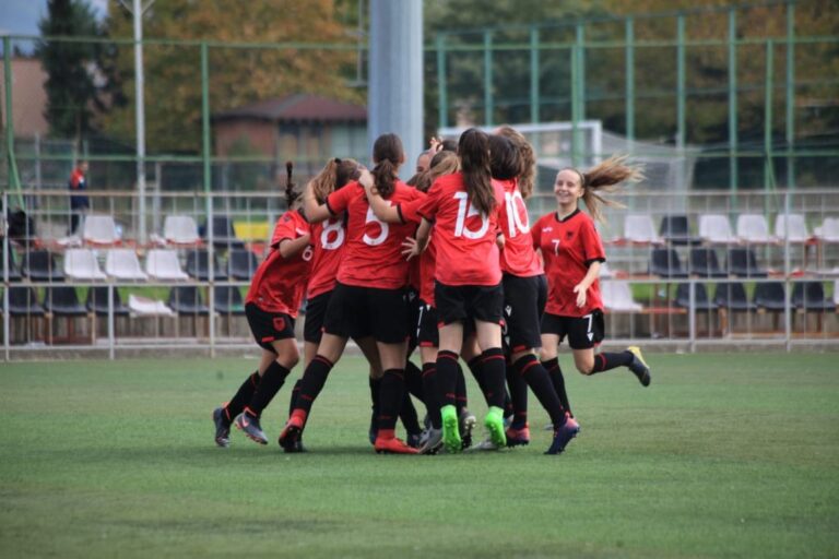 Futboll Femra-Kombëtarja U15/Trajneri Kreshnik Krepi grumbullon 20 futbolliste për turneun UEFA Development