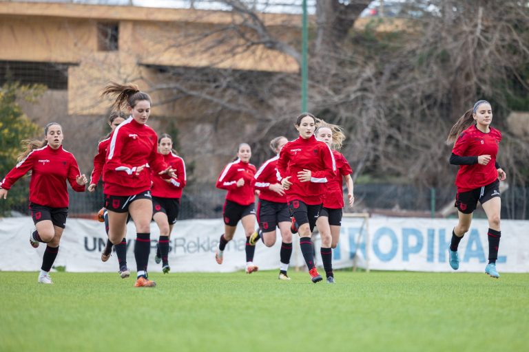 Futboll Femra-Turneu ‘UEFA Development U-15’ për vajza, organizuar nga FSHF. Shqipëria përballet me Ishujt Faroe, Maltën e Luksemburgun