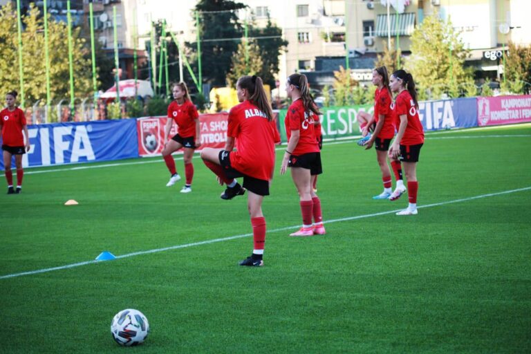 Futboll Femra-Trajneri i kombëtares U17, Kreshnik Krepi, nis të dielën grumbullimin për kualifikueset e Europianit 2024. Në listën kuqezi, edhe Klaudia Borçi, Arlinda Kodra dhe Jehona Coka të Vllaznisë