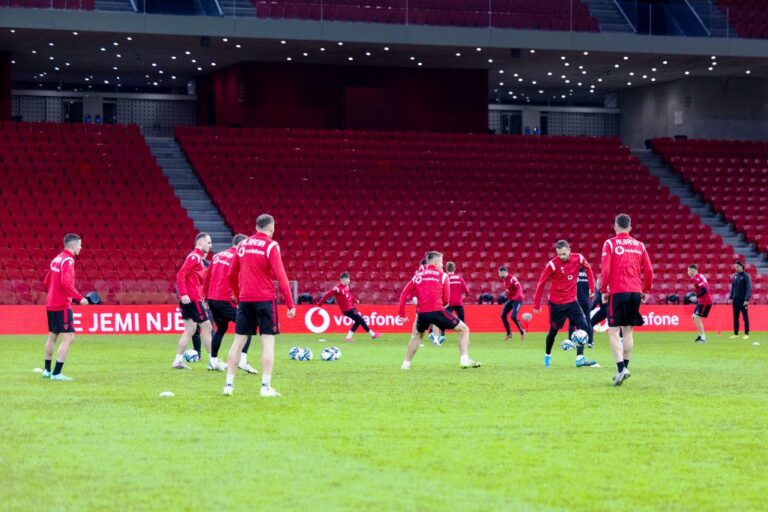 (Video) Prag-Ishujt Faroe / Kombëtarja zhvillon seancën e fundit stërvitore në “Air Albania”