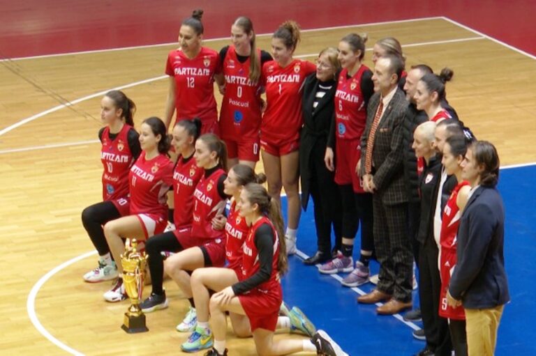 Basketboll Femra-Partizani, mund pas dy shtesave Flamurtarin, 77-74 dhe fiton Superkupën e Shqipërisë