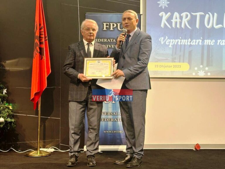 (Video) Yjet e futbollit shqiptar, Astrit Hafizi dhe Dashnor Bajaziti  nderohen me titullin “AMBASADOR PËR PAQE”