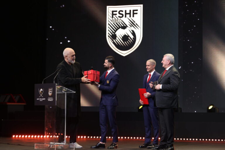 Suksesi i kualifikimit në Europian, futbollistët e Kombëtares kuqezi pajisen me  pasaporta diplomatike