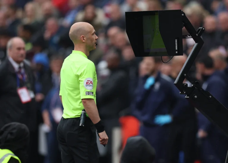 Arbitri trondit Italinë: “VAR-i po manipulon ndeshjet”